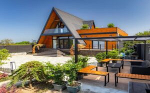 ساخت ویلا سوئیسی در گیلان؛ ترکیب طبیعت سبز با معماری هوشمند و لوکس